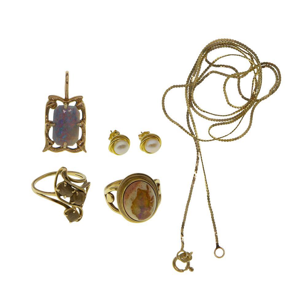 Lot 356: 14k Yellow Gold and Stone Jewelry Assortment