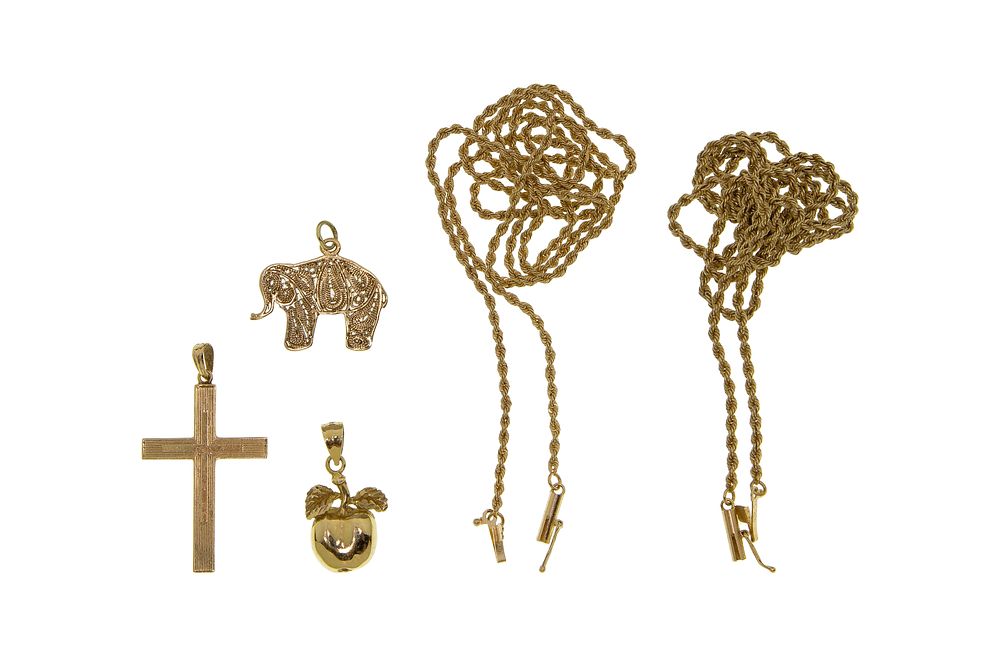 Lot 357: 14k Yellow Gold Necklace and Pendant Assortment