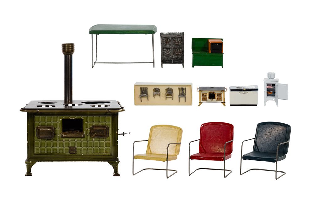 Lot 439: Diminutive and Doll Furniture