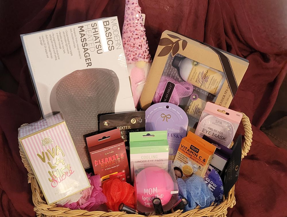 All you need for a home spa. Loofahs, eye masks, facial masks, Tuscan Hills French Lavender bath 