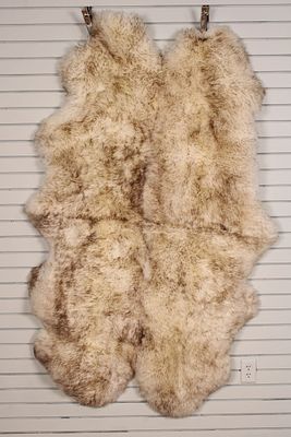 Shearling Sheep Skin Throw Rug, 6' x 4'. Shearling Sheep Skin Throw Rug. Size: 6"H x 4"W 