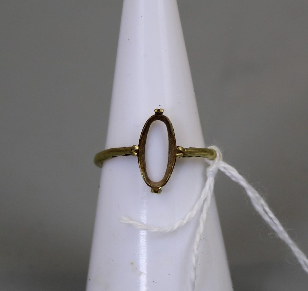 18ct Gold Ring Missing Stone Approx W1.8g