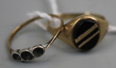 2 9ct Gold Rings 1 Missing Stones Approx W 3g