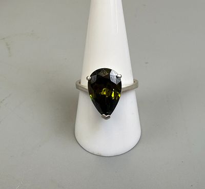 Silver Green Stone Set Ring - Approx Size R