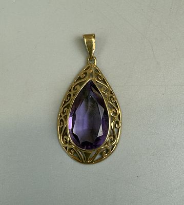 Large 9ct Gold Amethyst Set Pendant - Approx Gross W 4.7g
