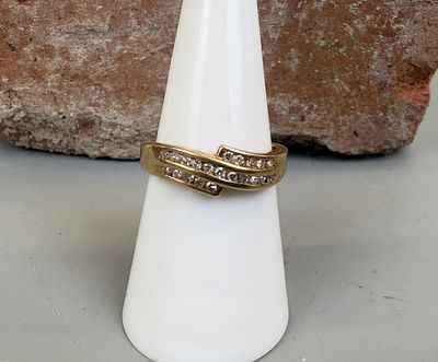 9ct Gold Diamond Set Channel Ring - Approx Size M