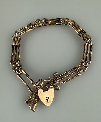 9ct Rose Gold Gate Link Bracelet with Charm Approx. Weight 8.9g (some damage)