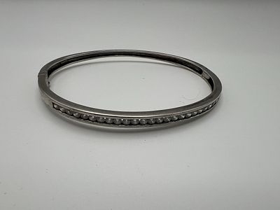 Silver Stone Set Bangle