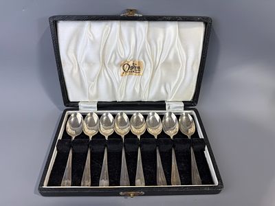 Cased Set of 8 Hallmarked Silver Tea Spoons Sheffield 1966 Approx 77g