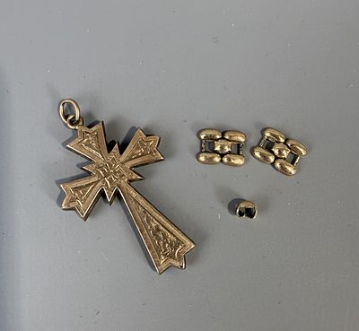 9ct Gold Cross (tested) Together with a Small Amount of 9ct gold scrap Approx W 4.3g
