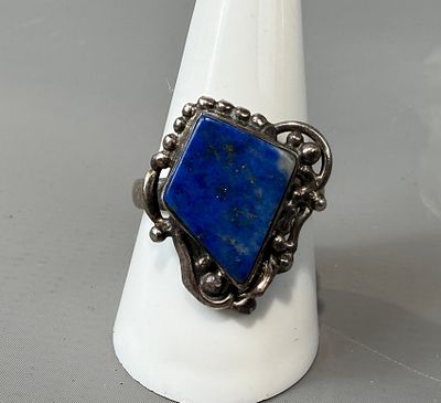 Vintage Silver Ring Featuring a Diamond-Shaped Lapis Lazuli Stone - Ring Size S