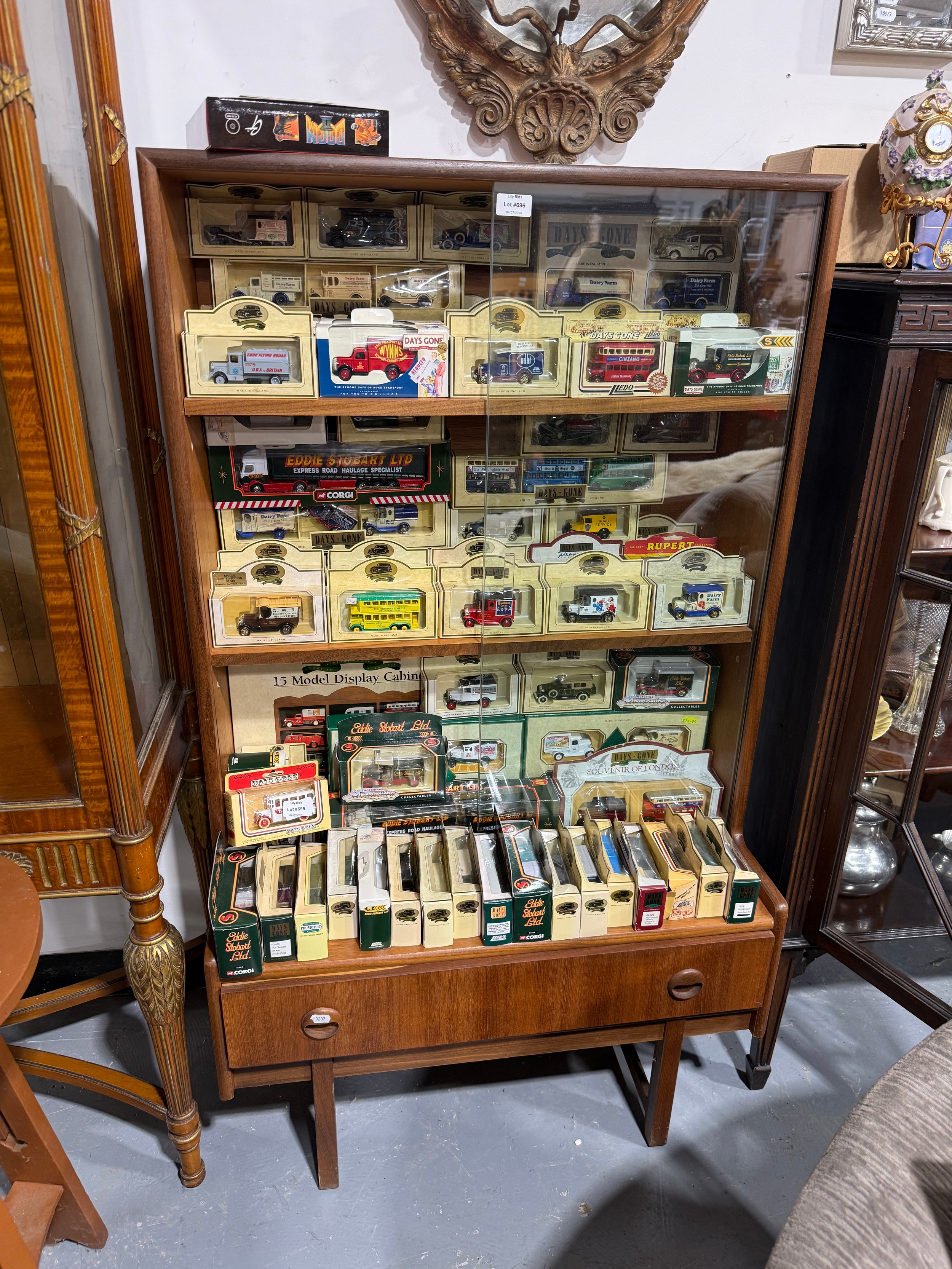 Lot 696