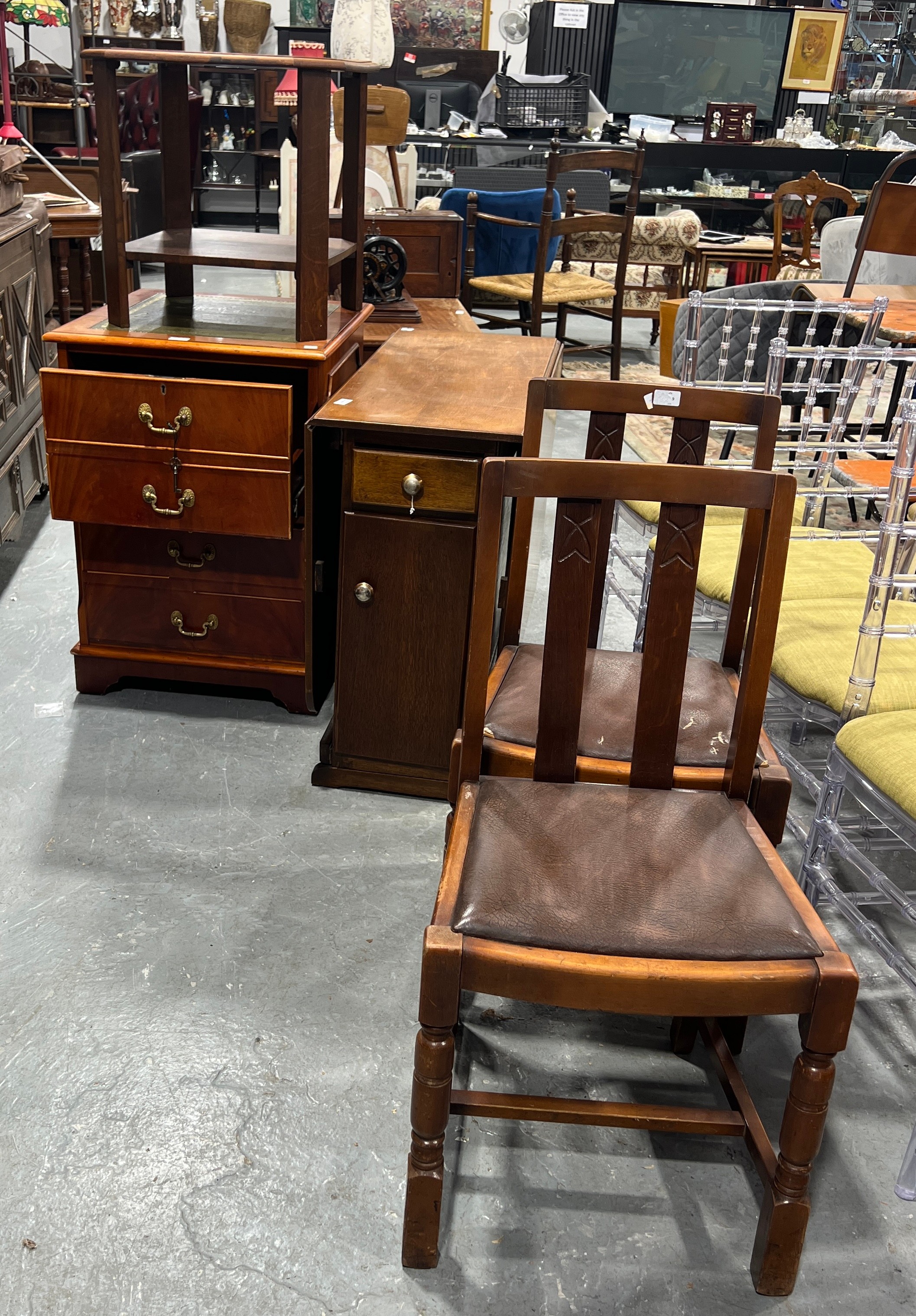 Lot 570