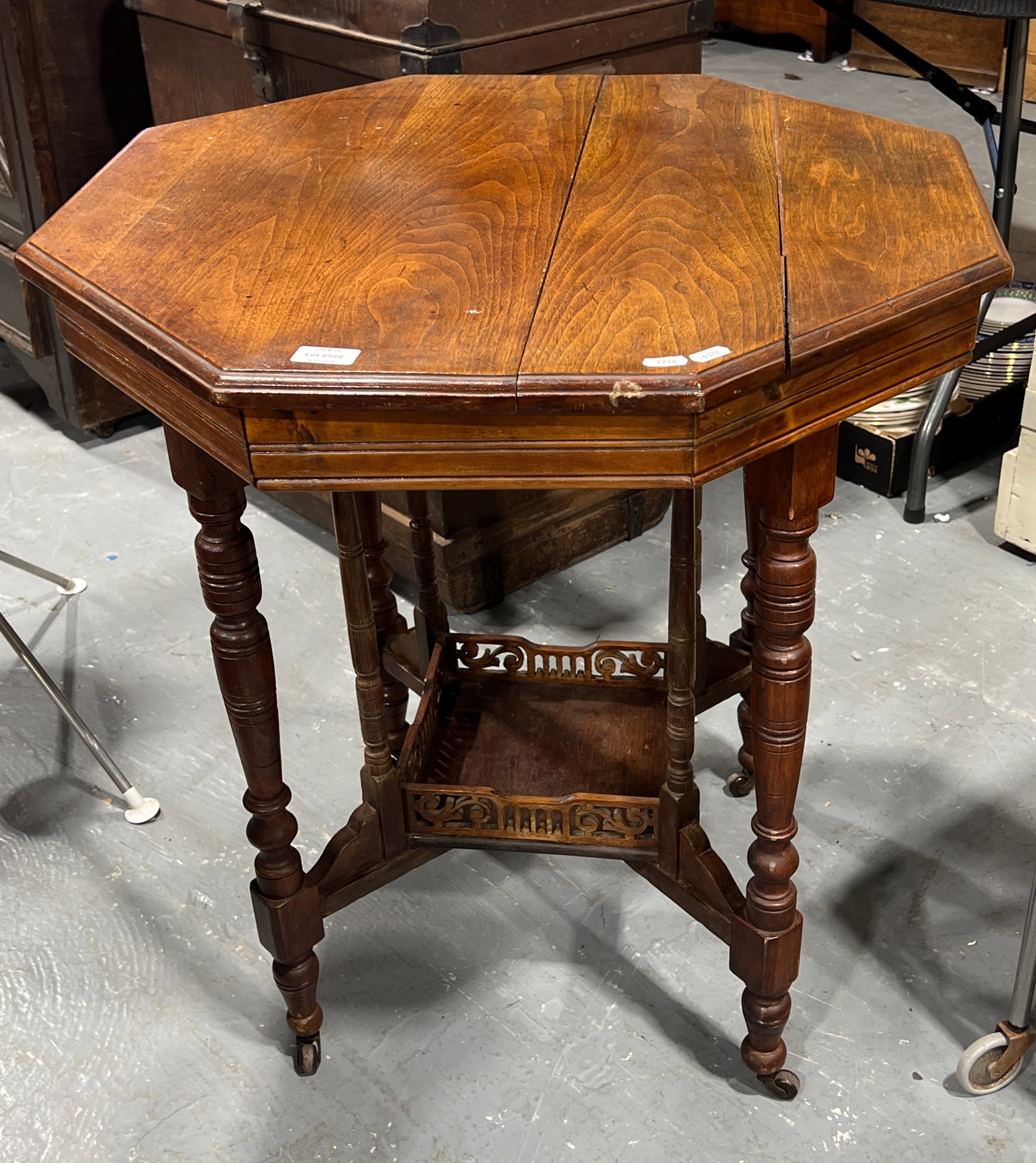 Lot 586