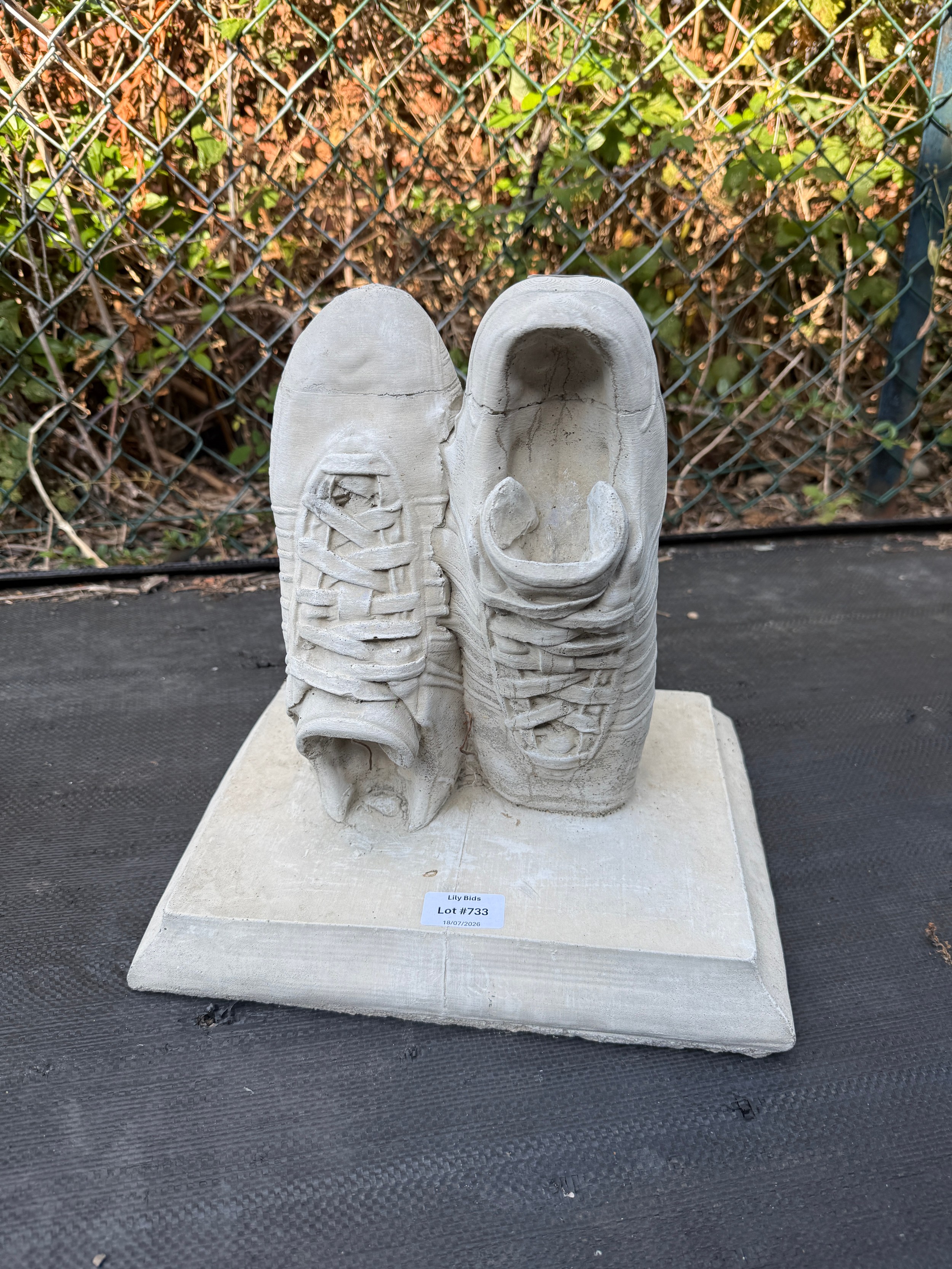 Lot 733