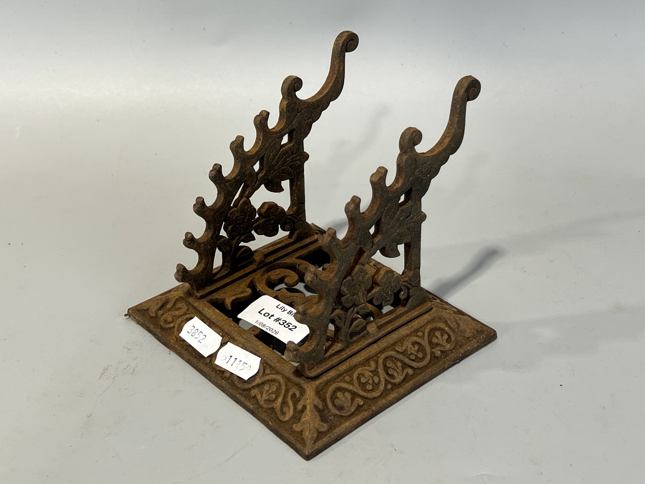 Lot 352