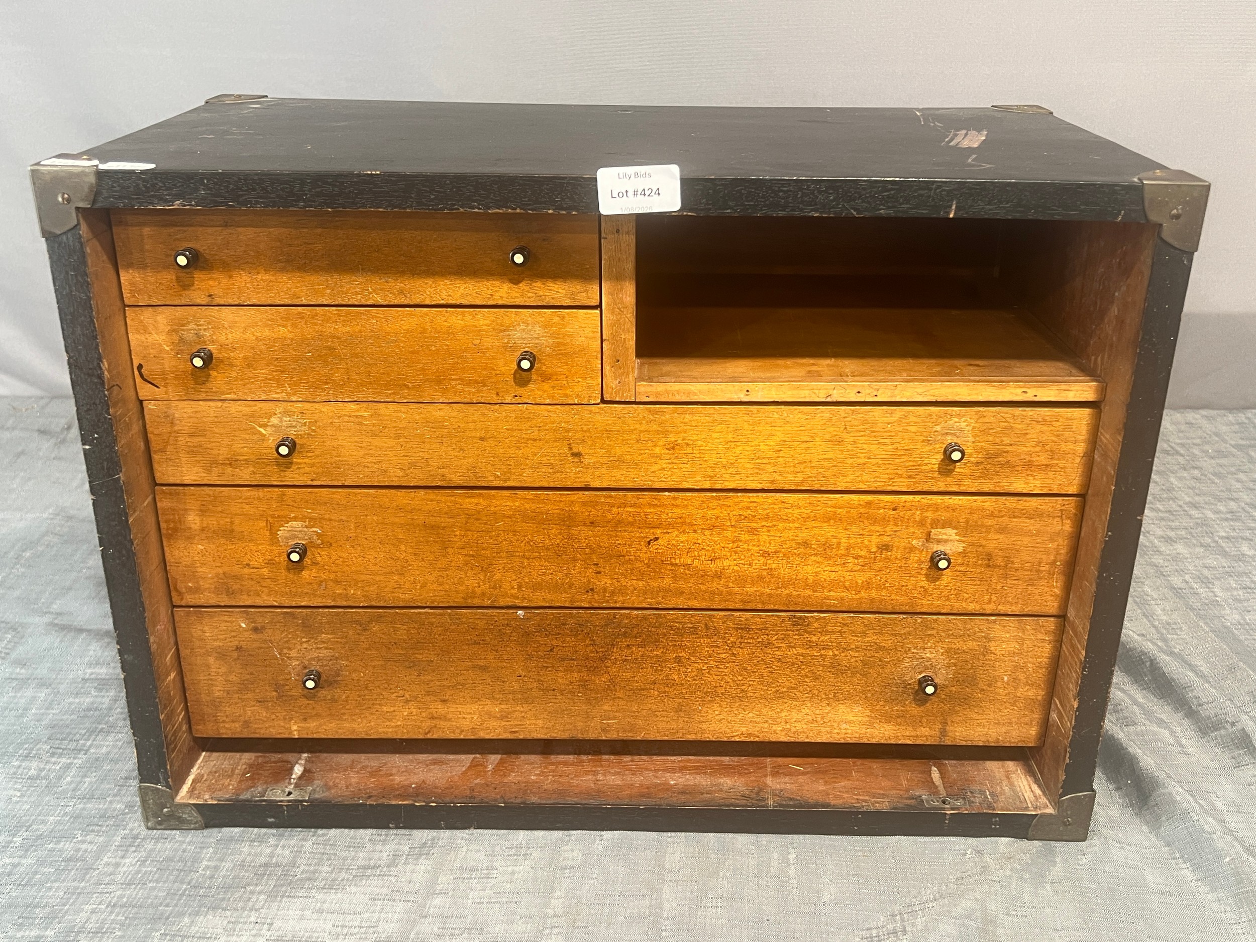 Lot 424