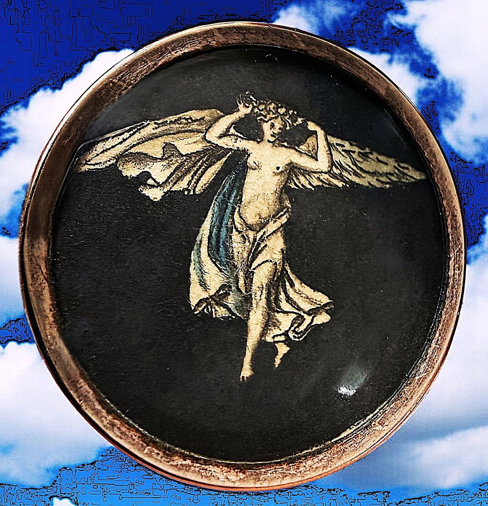 Lion & Unicorn | Unbuttoned: The Spring Button Auction, Day 1