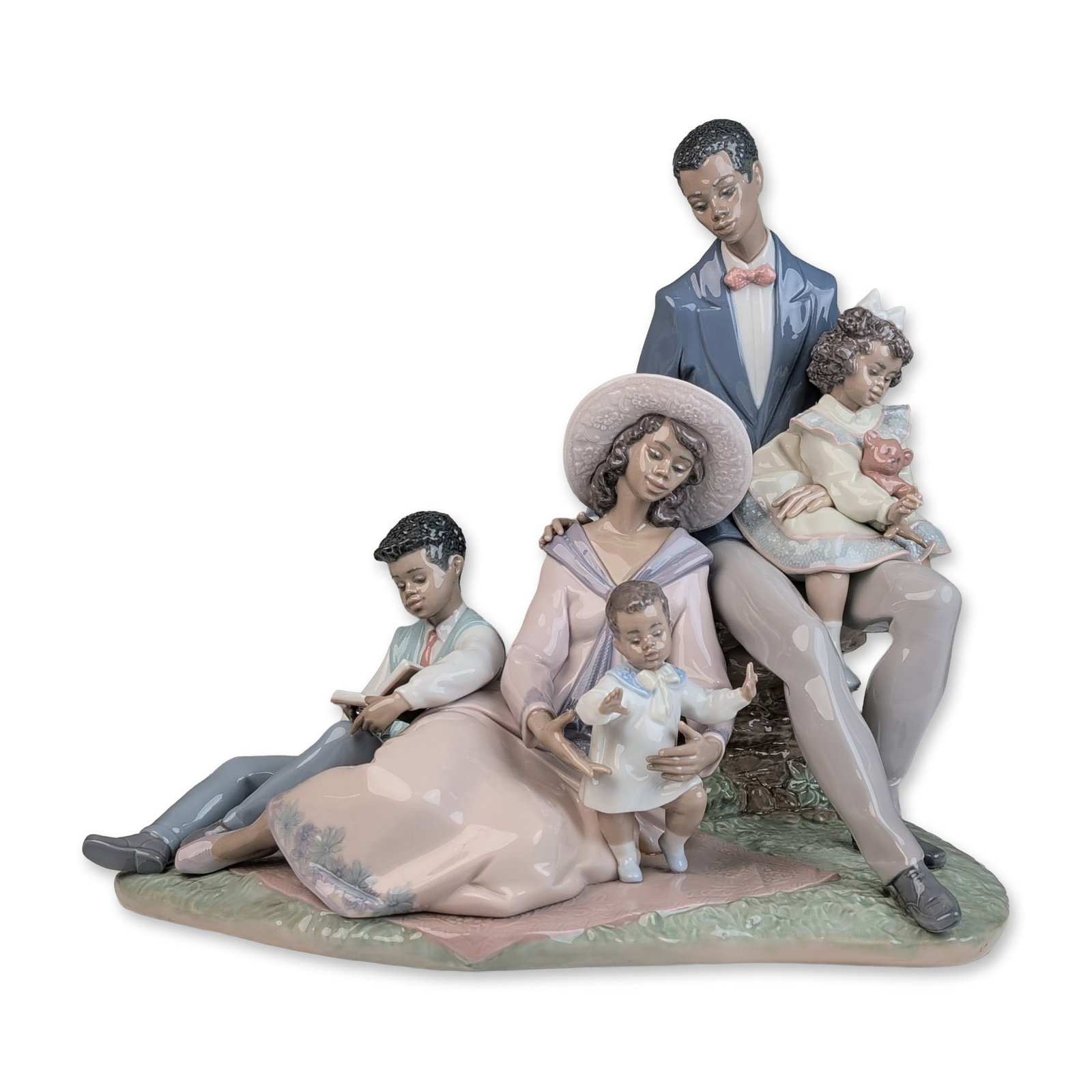 Lion & Unicorn | Icons of Porcelain & Crystal