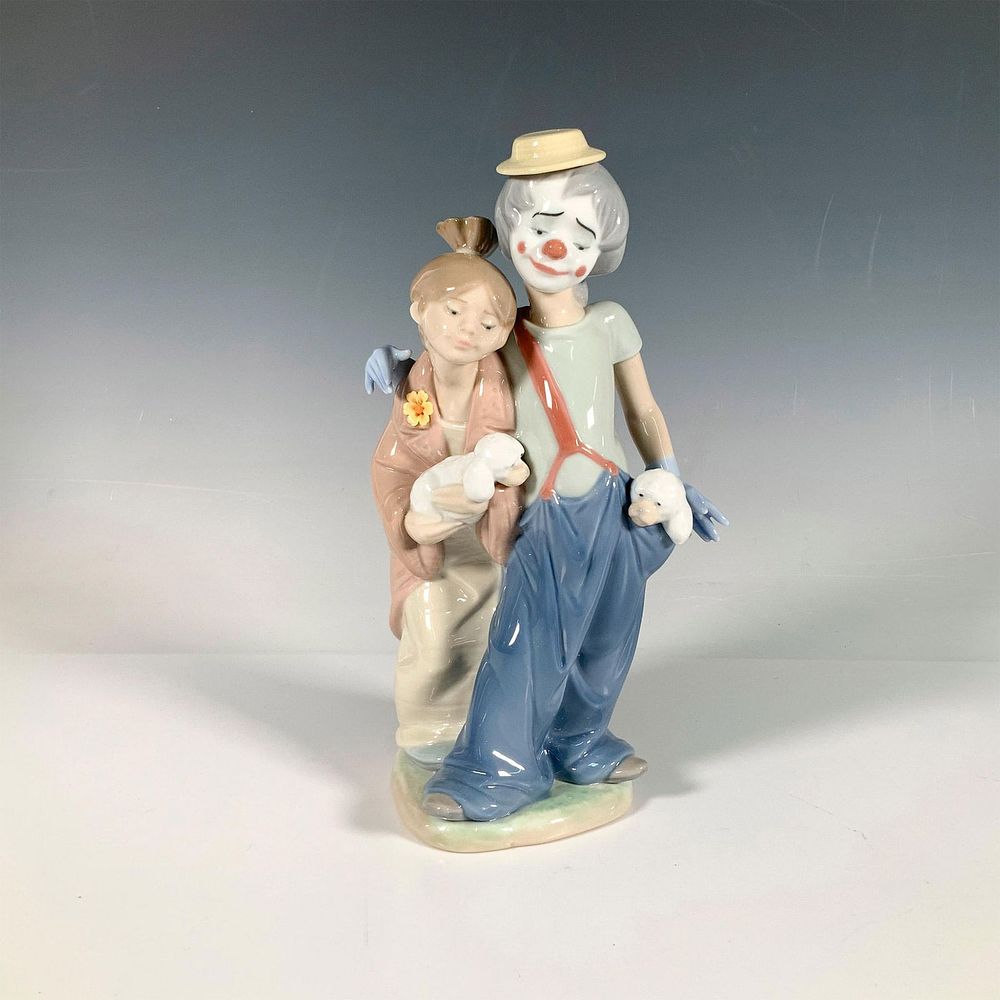 Pals Forever 1007686 - Lladro Porcelain Figurine. A glossy figure of two friends. A clown with a 