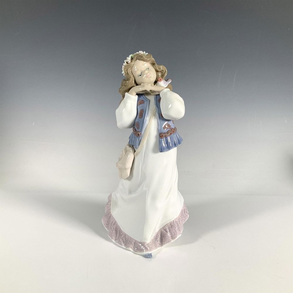 Dreams of a Summer Past 1006401 - Lladro Porcelain Figurine. A glossy figure of a young girl 