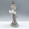 Perfect Performance 1007641 - Lladro Porcelain Figurine. A glossy figure of a ballet dance in Image - 1