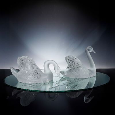 3pc Lalique Crystal Figurines, Swans + Mirror Base. This elegant 3-piece Lalique crystal