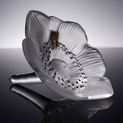 Lalique Crystal Floral Sculpture, Anemone. Clear and frosted crystal sculpture by Lalique France
