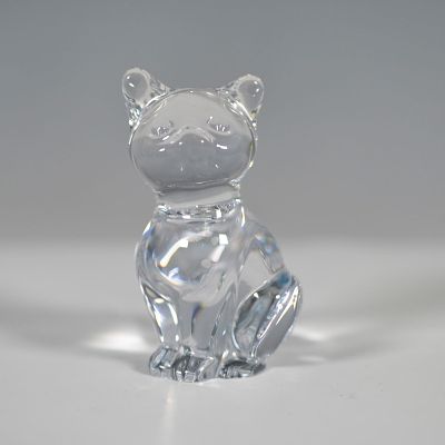 Daum France Crystal Cat Paperweight. A beautifully sculpted crystal cat paperweight by Daum