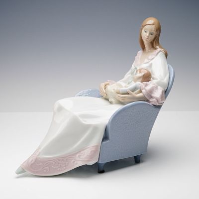 Lladro Porcelain Figurine, My Little Treasure 1006503. The glazed sculpture depicts a serene