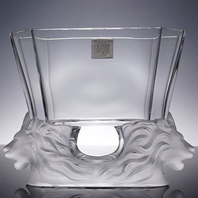Lalique Crystal Octagonal Bowl, Venise. Features two frosted lion head sculptures on either side