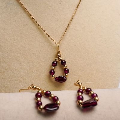 3pc Garnet Bead Jewelry Set, 14K Chain Necklace & Earrings. This 3-piece jewelry set features a