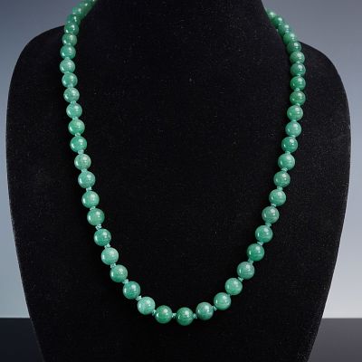 Green Aventurine Bead Necklace, Hand-Knotted with Silver Clasp. This elegant necklace showcases