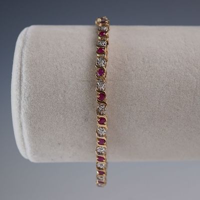 10K Gold Ruby & Diamond Tennis Bracelet, Alternating Design. This elegant tennis bracelet