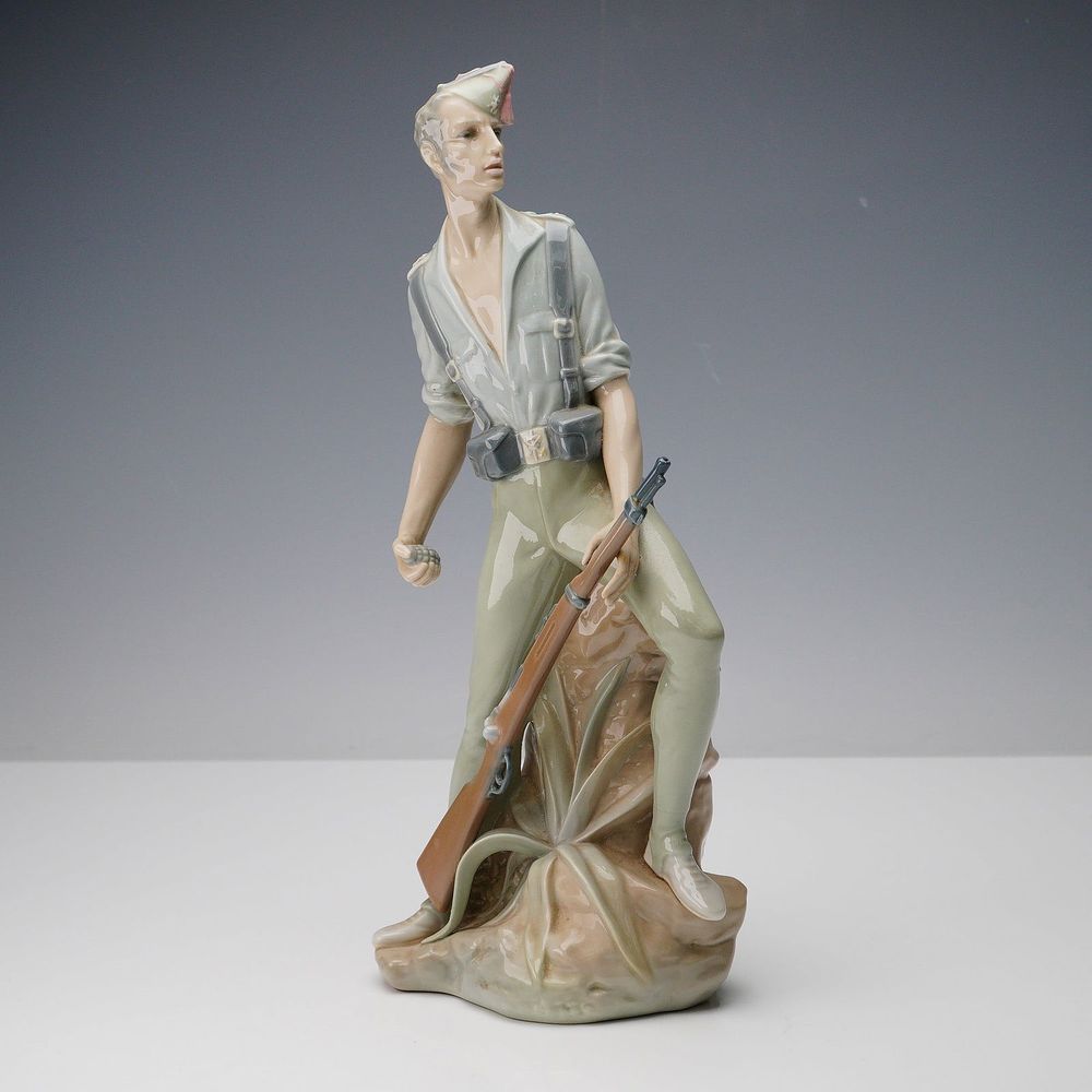 Lladro Porcelain Figurine, Legionary 01004823. This striking Lladro porcelain figurine titled 