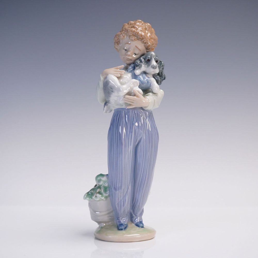 Lladro Porcelain Figurine, My Buddy 1007609. Charming Lladro porcelain figurine titled My Buddy 