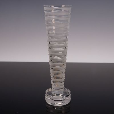 Salviati Venezia Glass Spiral Vase. This striking Salviati Venezia art glass vase showcases a 