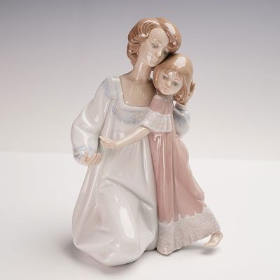 Lladro Porcelain Figurine, Good Night 1005449. Lladro porcelain figurine 01005449, titled Good 