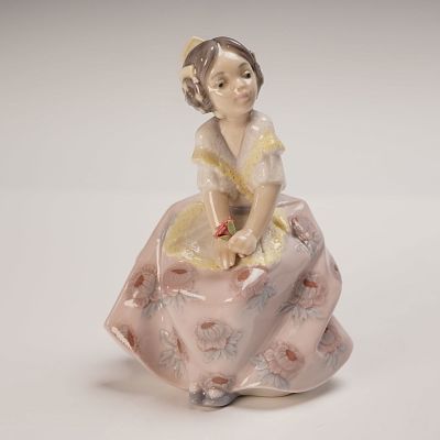 Lladro Porcelain Figurine, Lolita 1005372. Gracefully styled, this Lladro glazed porcelain 