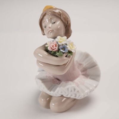 Lladro Porcelain Figurine, My Debut 1006764. Graceful Lladro porcelain figurine titled My Debut 