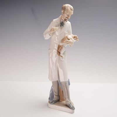 Lladro Porcelain Figurine, Veterinarian 1004825. Lladro porcelain figurine titled Veterinarian 