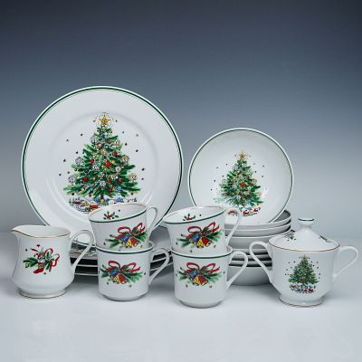 18pc Salem Porcelain China Christmas Eve Dinnerware Set. A festive 18-piece Salem Porcelain 