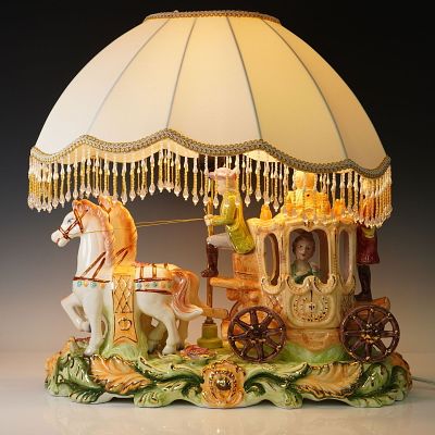 Capodimonte Italian Porcelain Horse-Drawn Carriage Table Lamp. A charming Capodimonte-style 