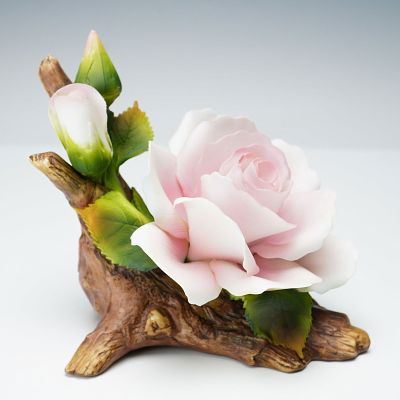 4pc Nuova Capodimonte & Capodimonte Italian Porcelain Floral Sculptures. Charming group of four 