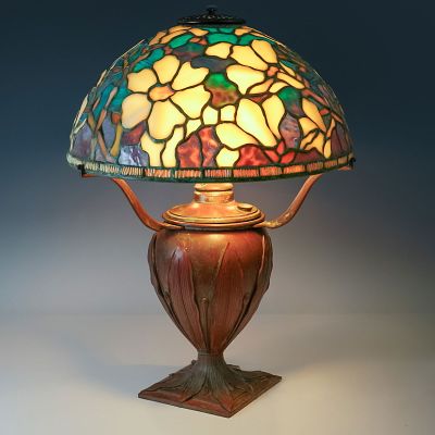 Tiffany Studios Magnolia Floral Table Lamp. Tiffany Studios New York stained glass table lamp 