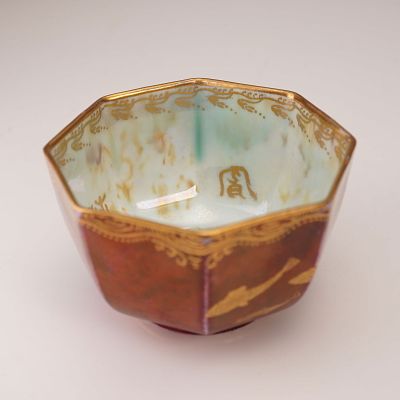 Wedgwood Fairyland Lustre Mini Octagonal Fish Bowl, Z4827. Exterior glaze of ruby lustre 