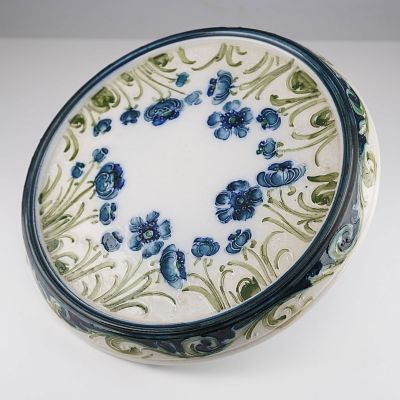 William Moorcroft for James Macintyre Teapot Trivet, Blue Poppy. An elegant William Moorcroft 