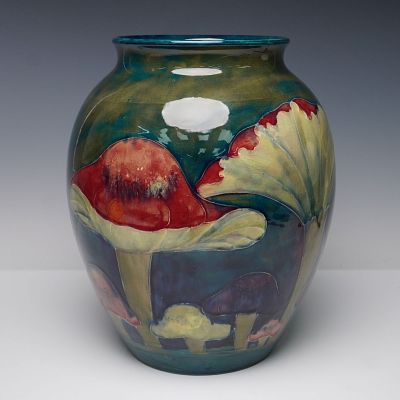 Moorcroft Pottery by William Moorcroft Vase, Claremont. A large Moorcroft Pottery vase decorated 