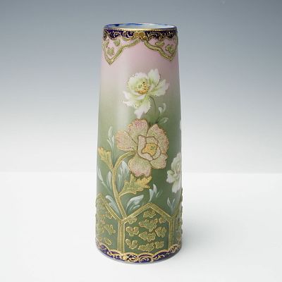 Kinran Porcelain Coralene Floral Vase. Vase features raised coralene floral design with gilt 
