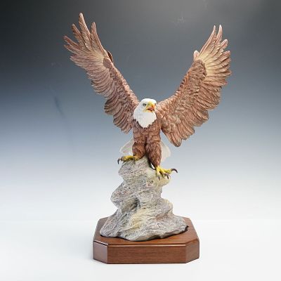 Boehm Porcelain Sculpture with Base, Sovereign Eagle 40445. A limited edition porcelain 